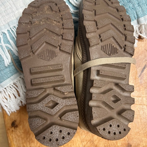 Palladium Tan and Brown Boots Rugged High-Top Design - Picture 5 of 6